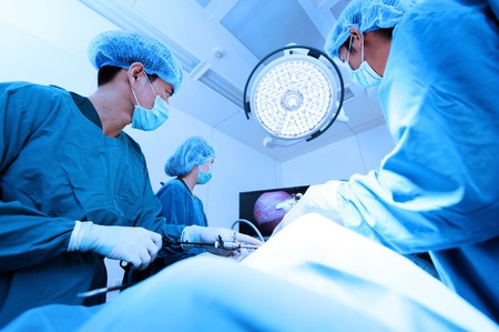 Хирургическая операция по удалению опухолей позвоночника